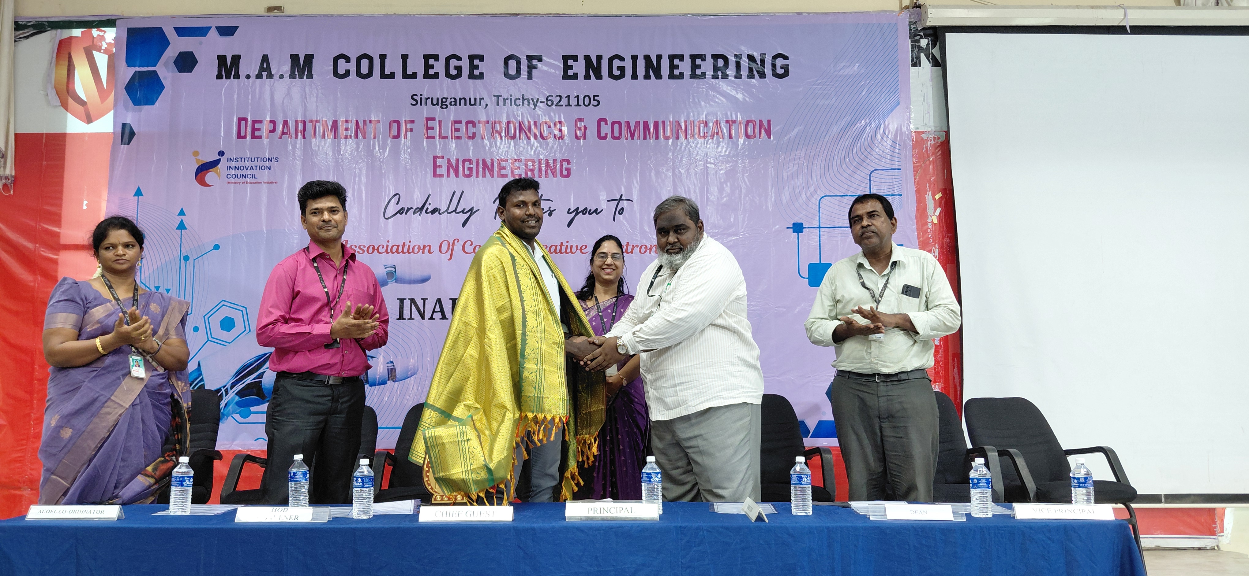 Honouring the Chief Guest